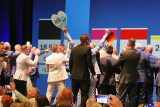 Drtivé vítězství AfD má hlubší kořeny. Politolog popsal pocit křivdy na východě Německa